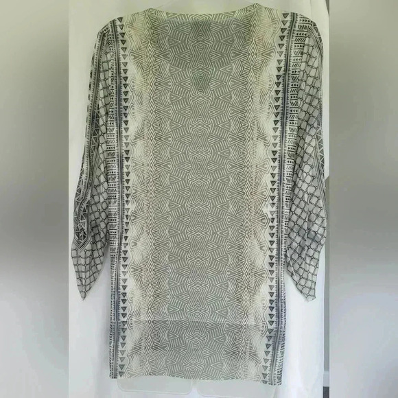 Chicos Crystal Green Gray Chiffon Embellished 3/4 Sleeve Top Size 0 (Small) - Picture 4 of 8